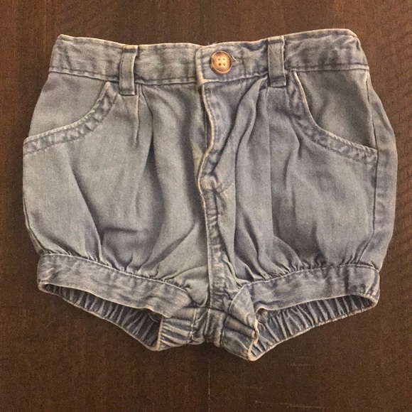 Carter’s 6mo Bundle - Picture 4 of 7